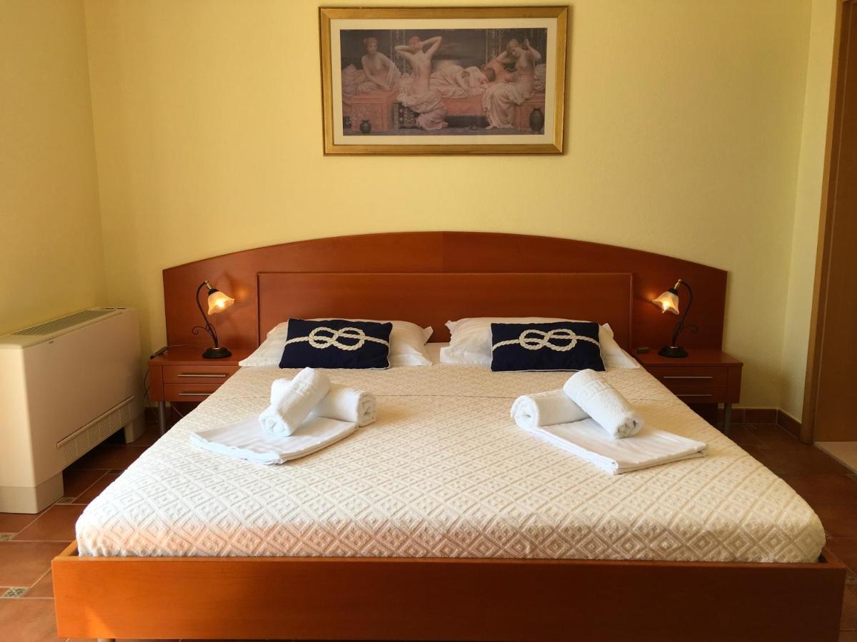 Apartments Villa Jadranka Adults Only Бол Екстер'єр фото